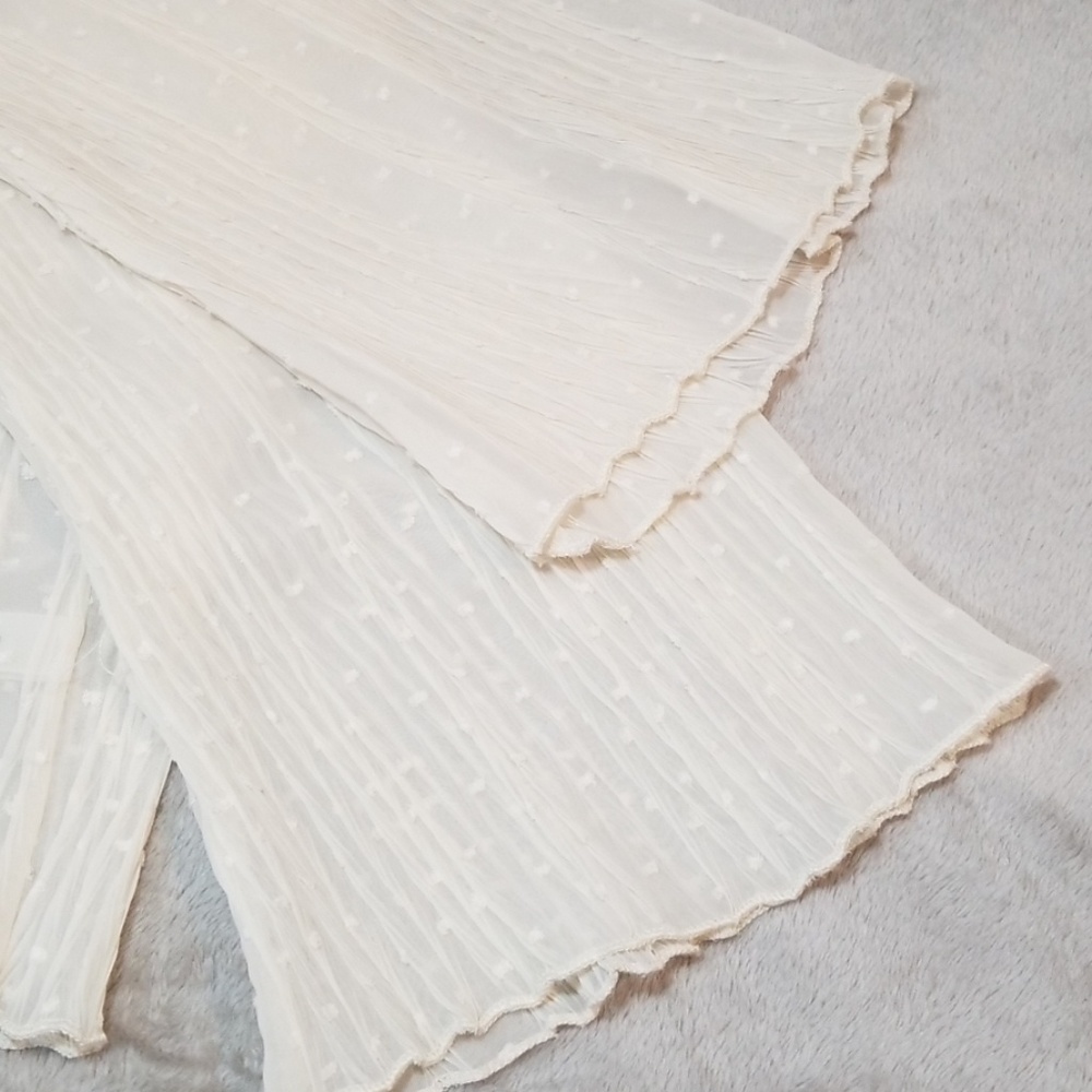 Command.S Size Medium Ruffled Neckline - image 5